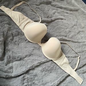 Strapless convertible bra